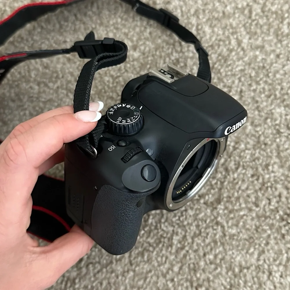 Canon Rebel T2i DSLR Camera